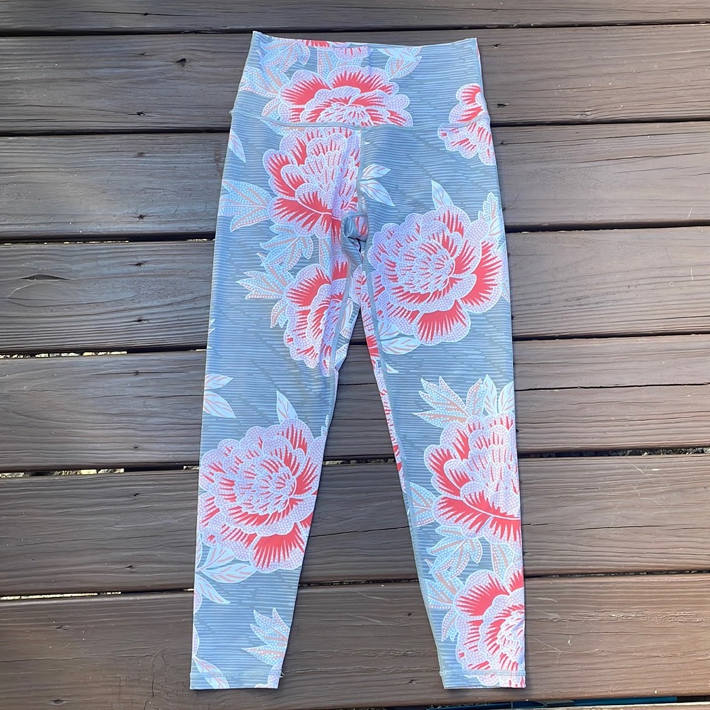 Aerie gray with pink flowers active wear leggings, size medium